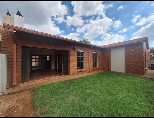3 BEDROOM SIMPLEX FOR SALE IN EQUESTRIA